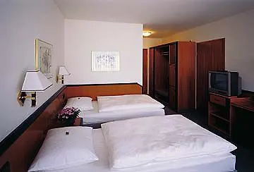 Western Delta Park 4*
