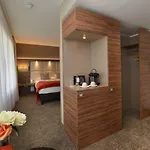 Western Delta Park 4*