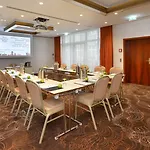 מלון Western Delta Park 4*
