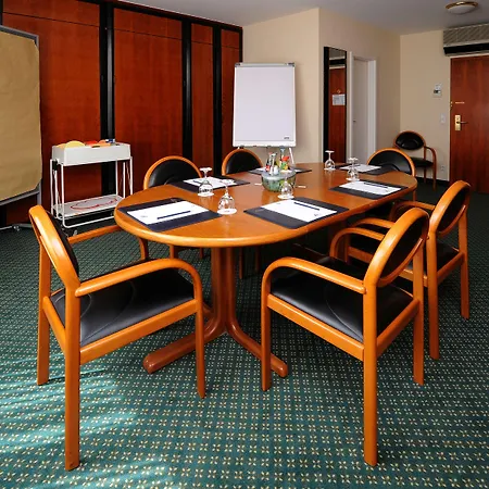 Western Delta Park 4*