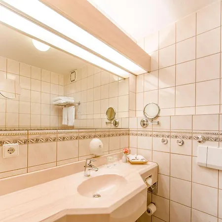 Western Delta Park Hotel 4*