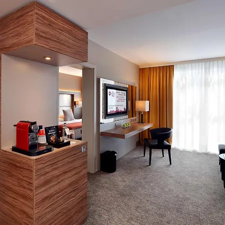فندق Western Delta Park 4*