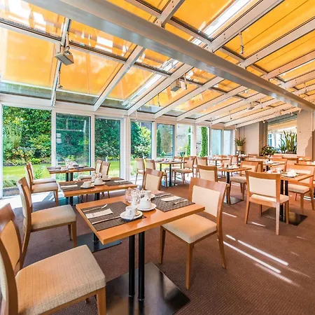 Western Delta Park מלון