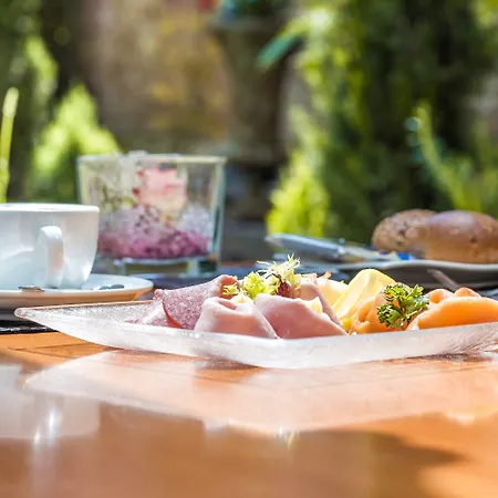 Western Delta Park 4*