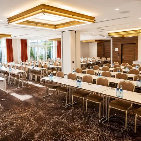 Western Delta Park Hotel 4*