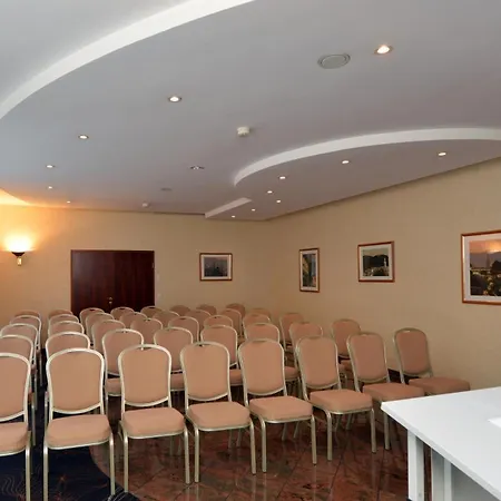 Ξενοδοχείο Western Delta Park 4*