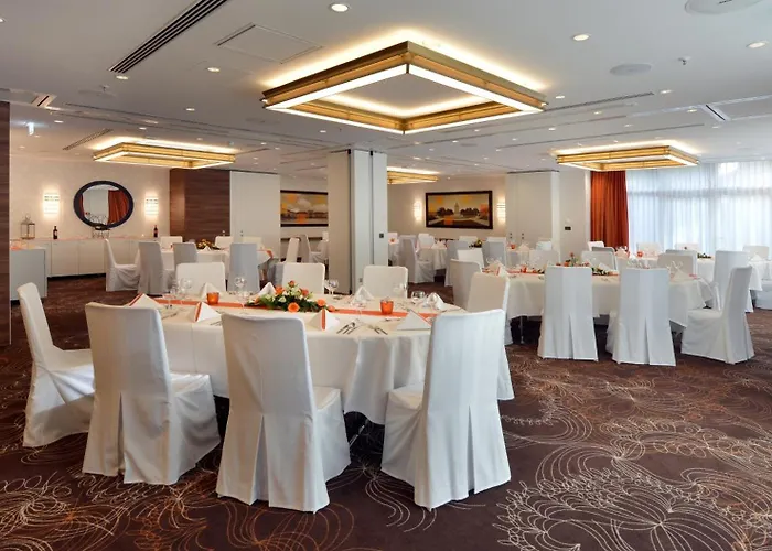 Western Delta Park Hotell 4*