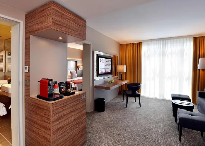 מלון Western Delta Park 4*