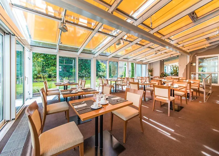 Western Delta Park מלון