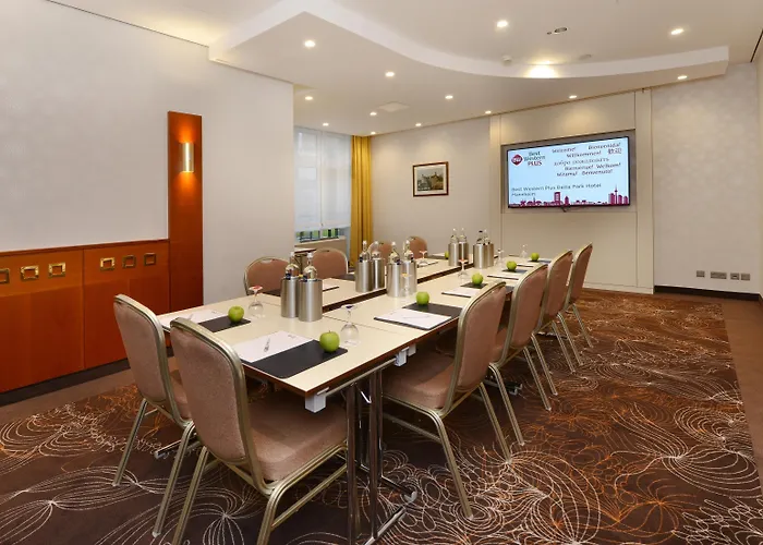 Western Delta Park מלון