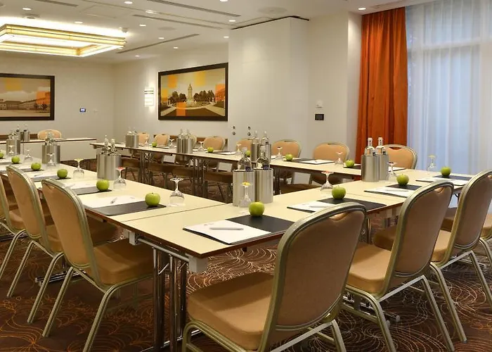 מלון Western Delta Park 4*