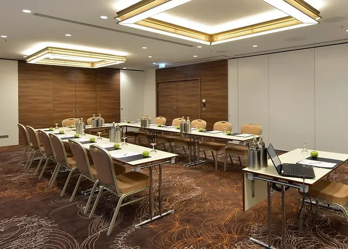 Western Delta Park Hotell 4*